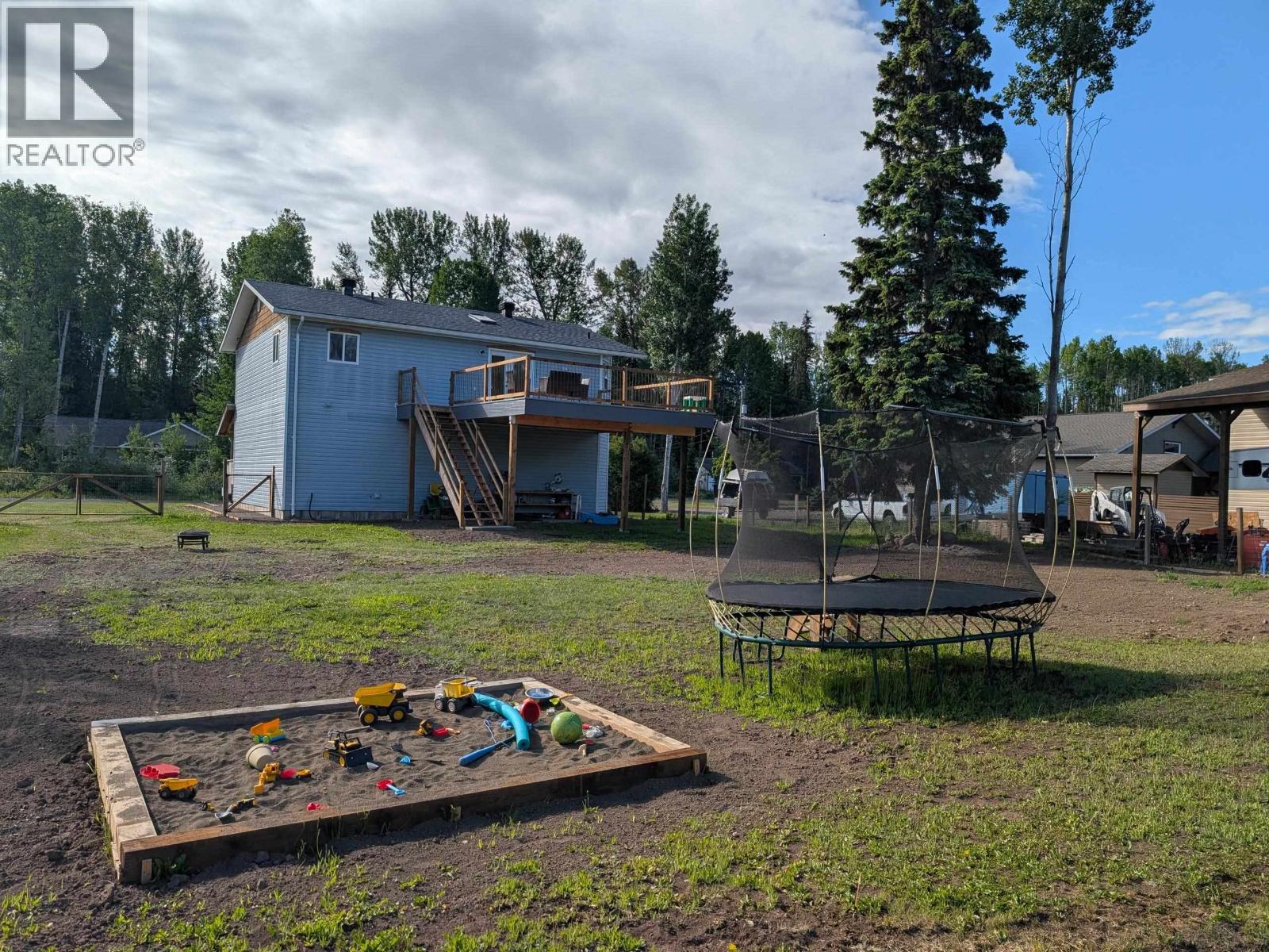1249 FIR CRESCENT - Image 3