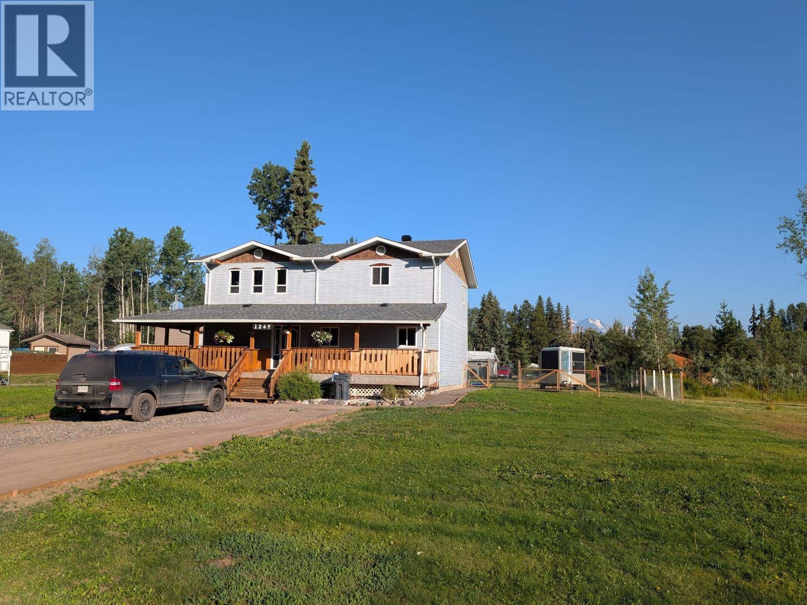 1249 FIR CRESCENT - 2