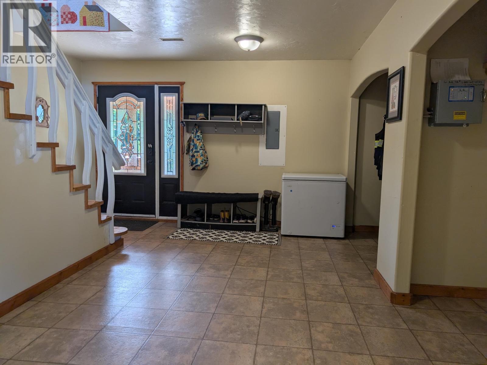 1249 FIR CRESCENT - Image 7
