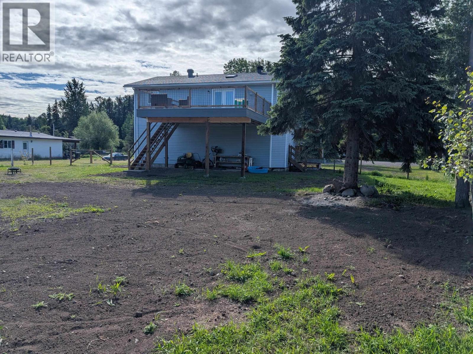 1249 FIR CRESCENT - 32