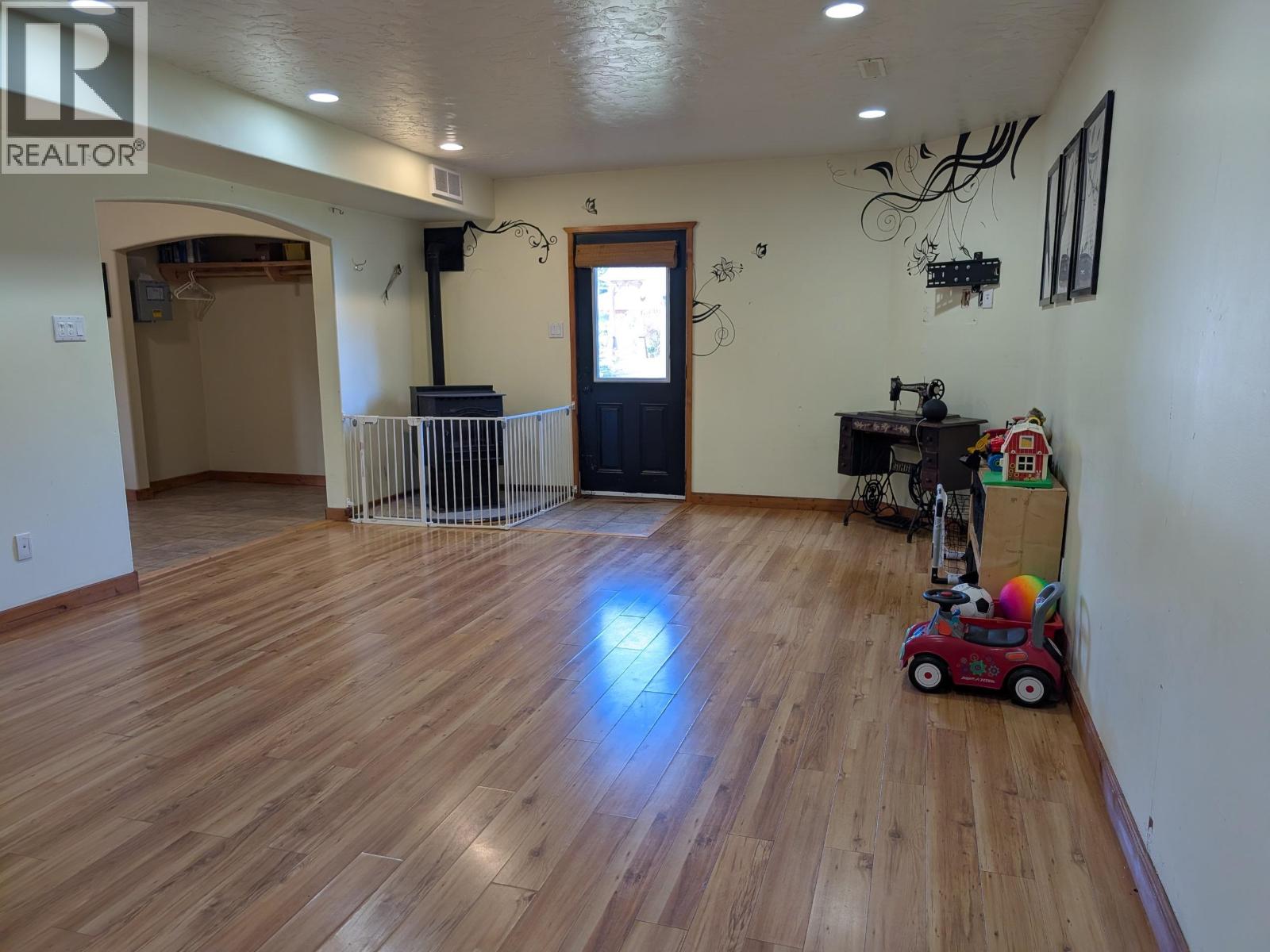 1249 FIR CRESCENT - 25