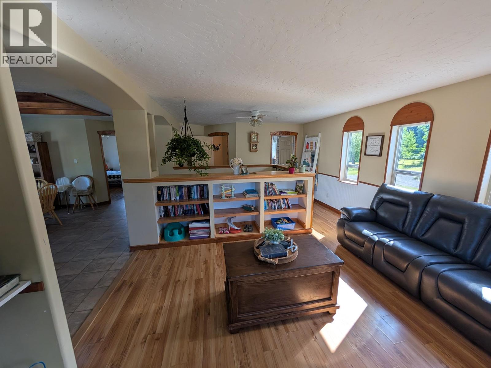 1249 FIR CRESCENT - 18