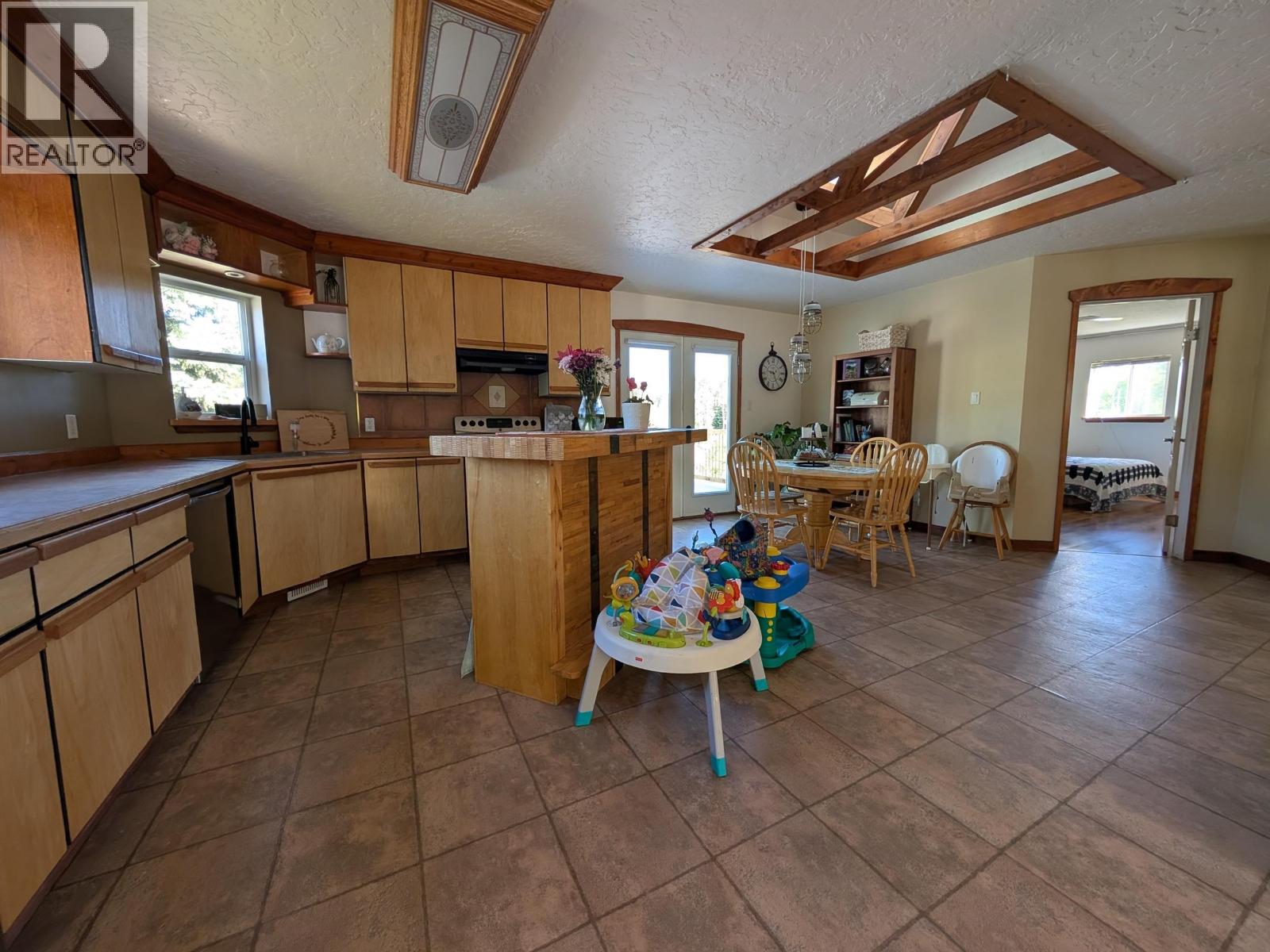 1249 FIR CRESCENT - 13