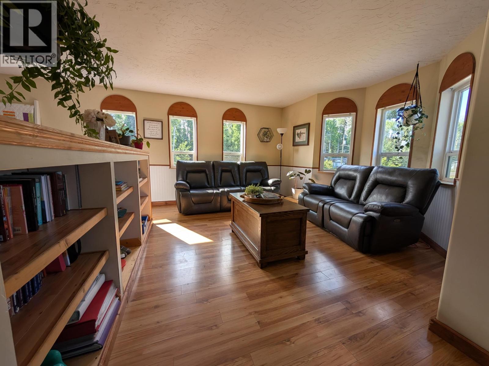 1249 FIR CRESCENT - 16