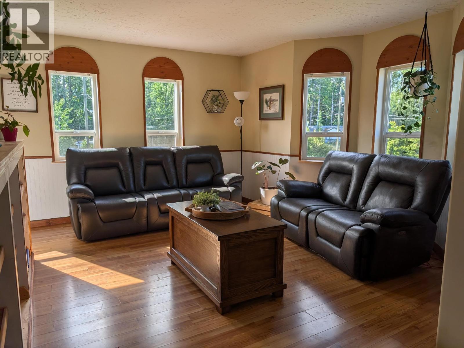 1249 FIR CRESCENT - Image 17