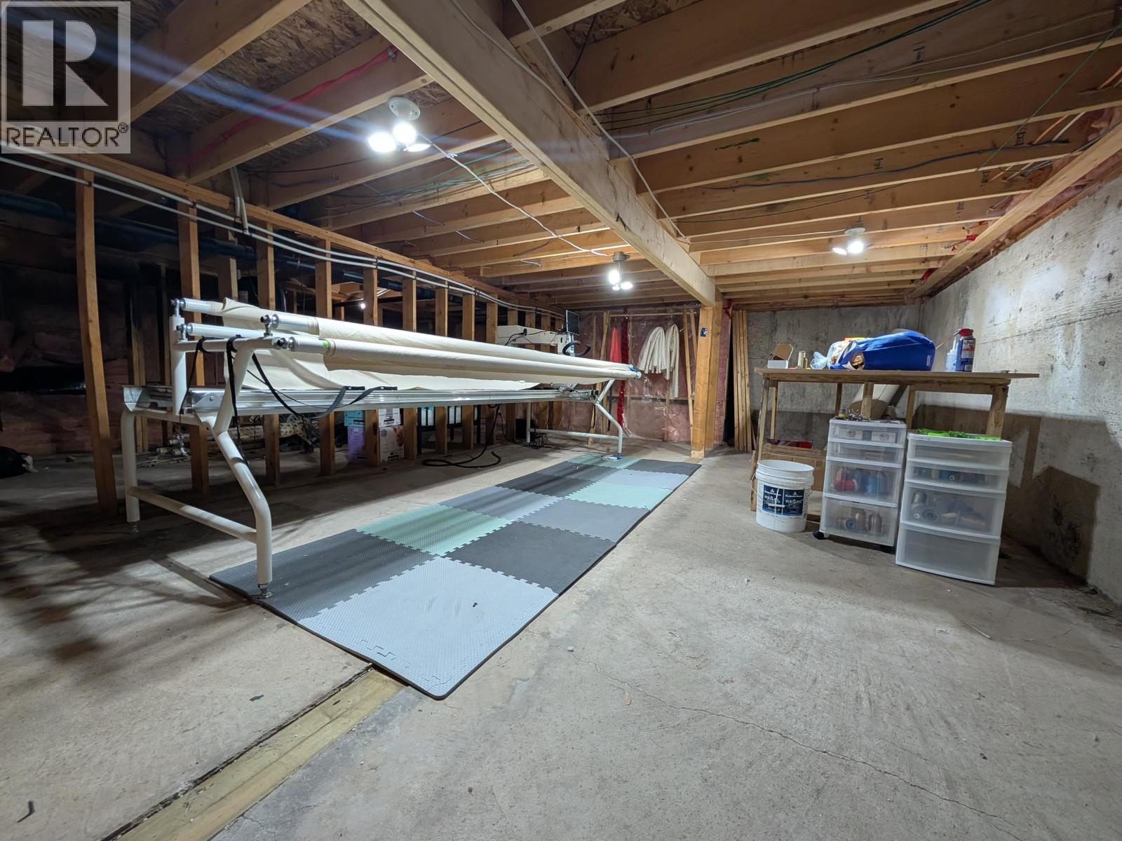 1249 FIR CRESCENT - Image 30
