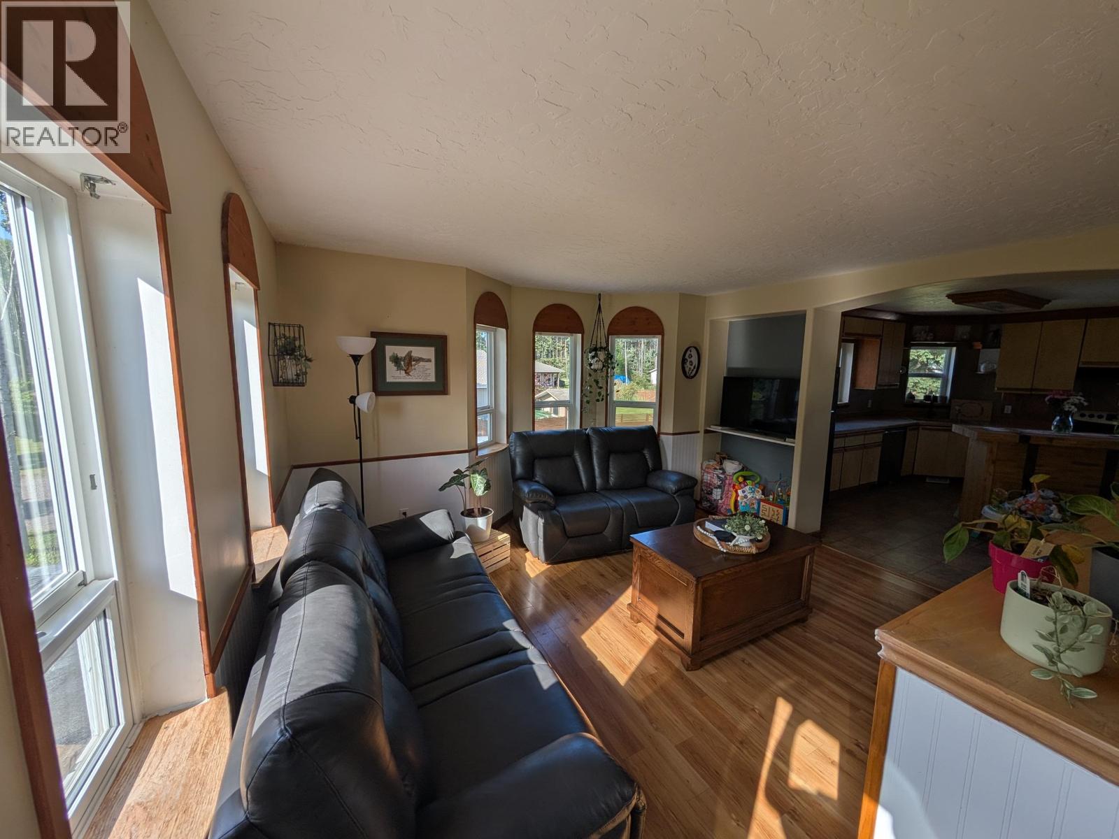 1249 FIR CRESCENT - Image 19