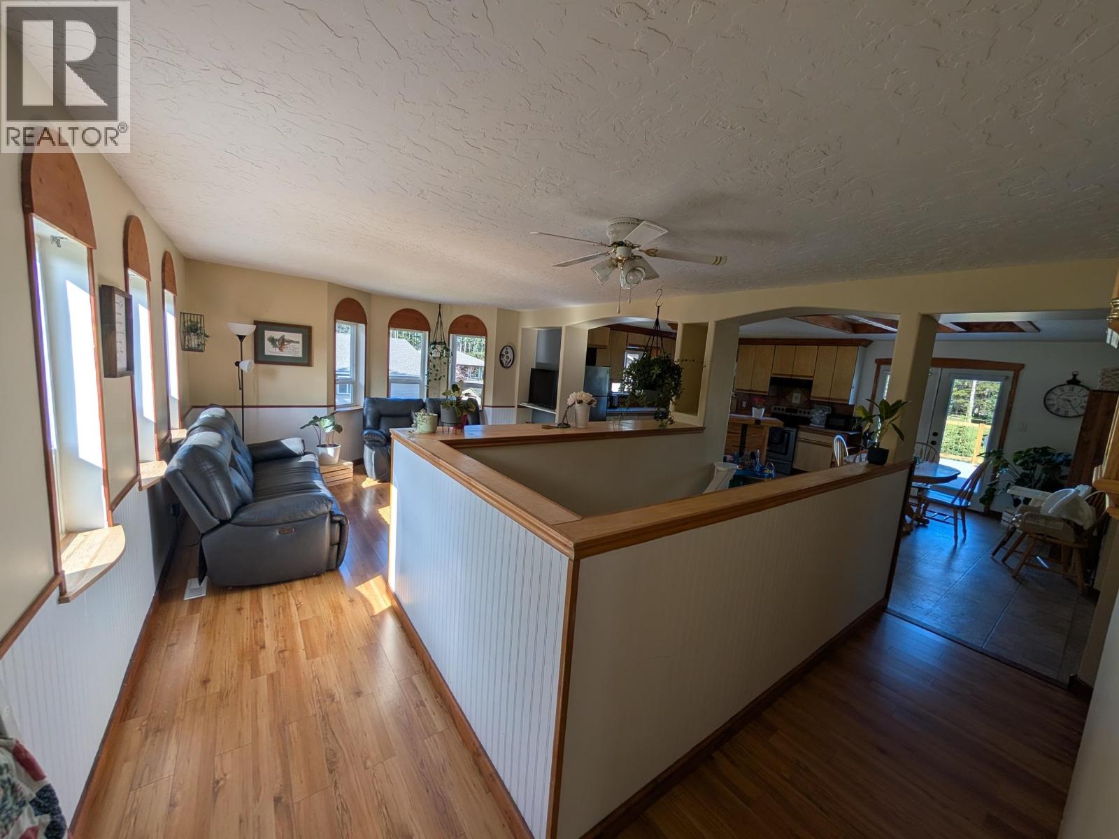 1249 FIR CRESCENT - Image 20