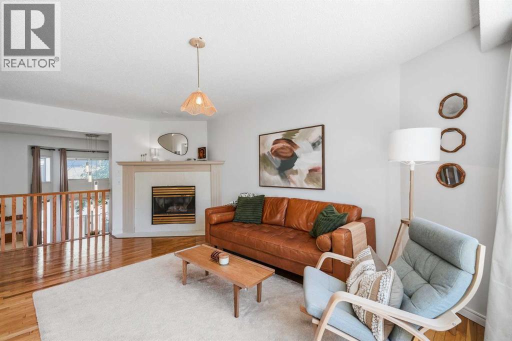 16 Kingsland Court SW, Kingsland, Calgary photo 5