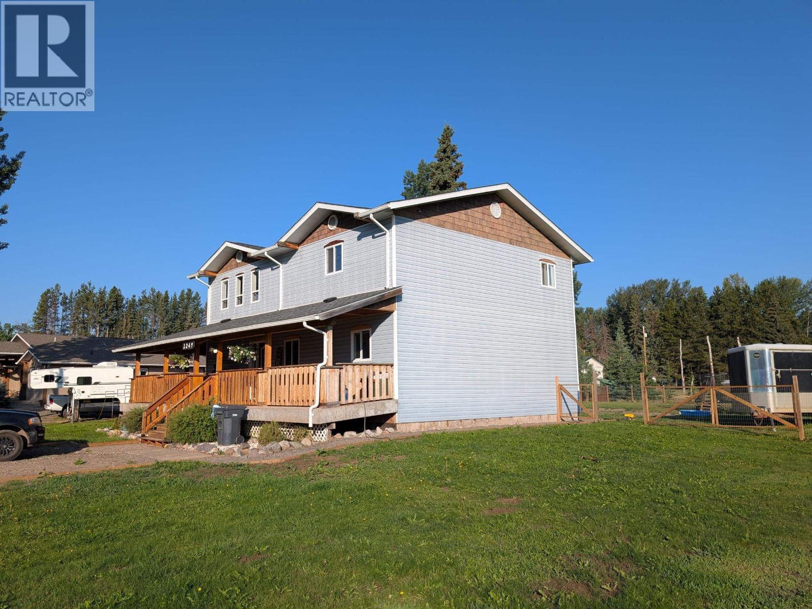 1249 FIR CRESCENT - 40