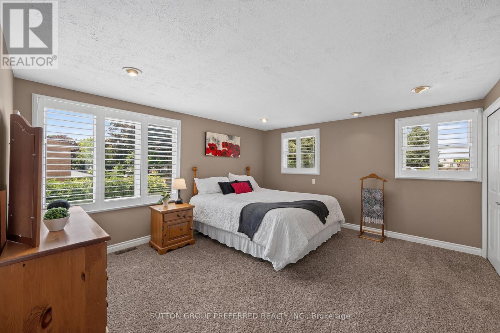 90 GLENBURNIE CRESCENT - 2