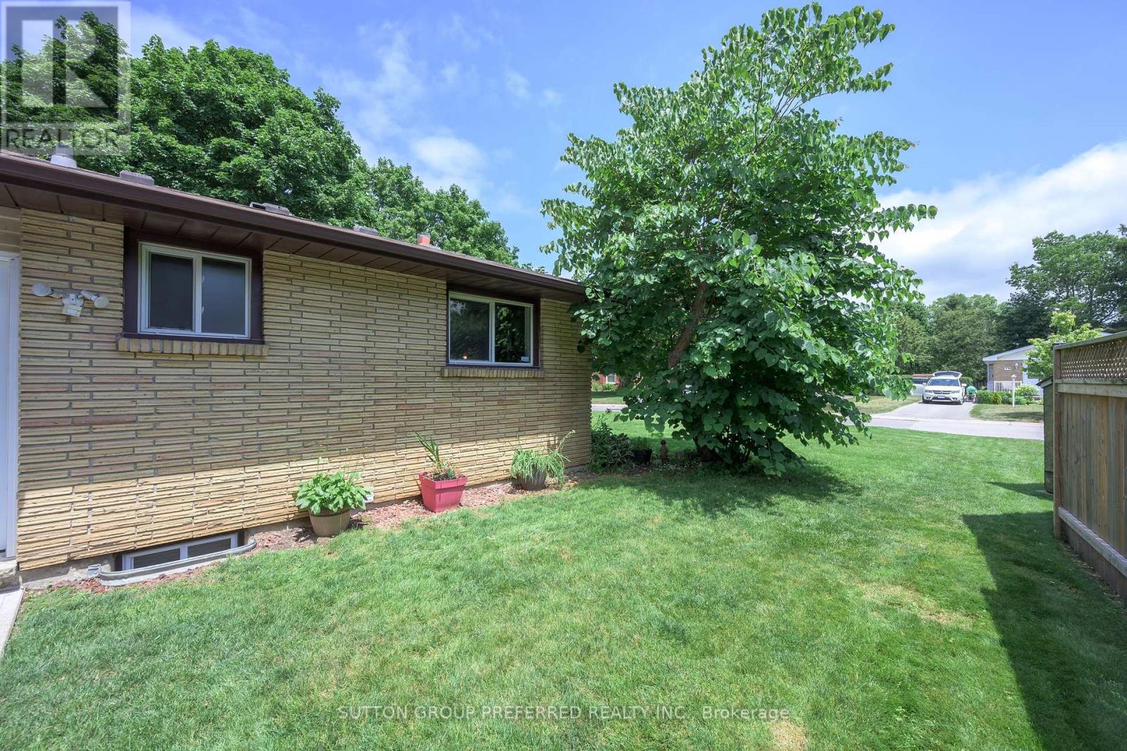 90 GLENBURNIE CRESCENT - 46