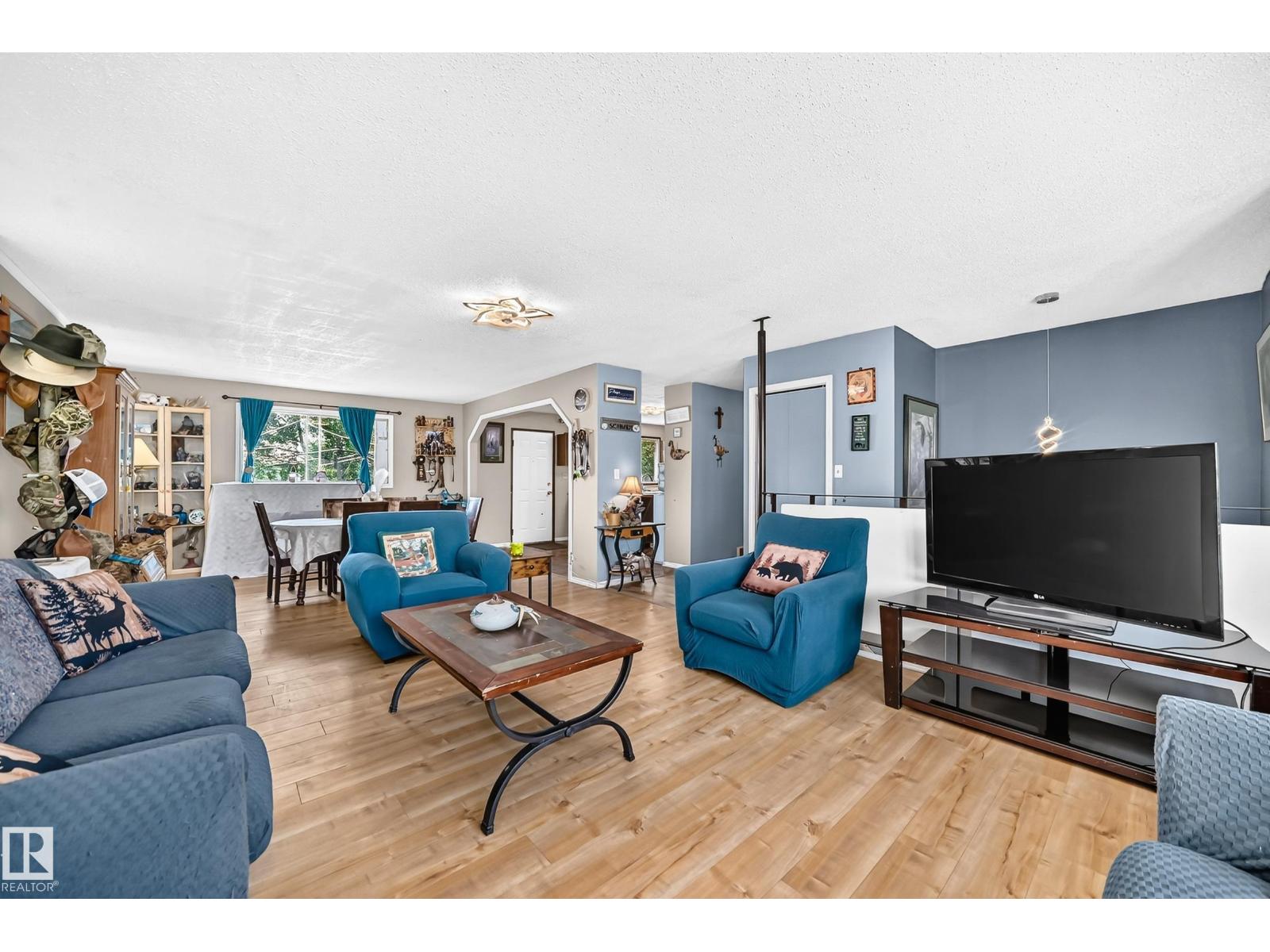 8 FOURTH ST - 9
