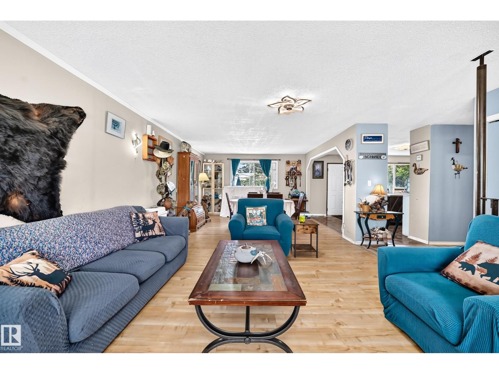 8 FOURTH ST - 10
