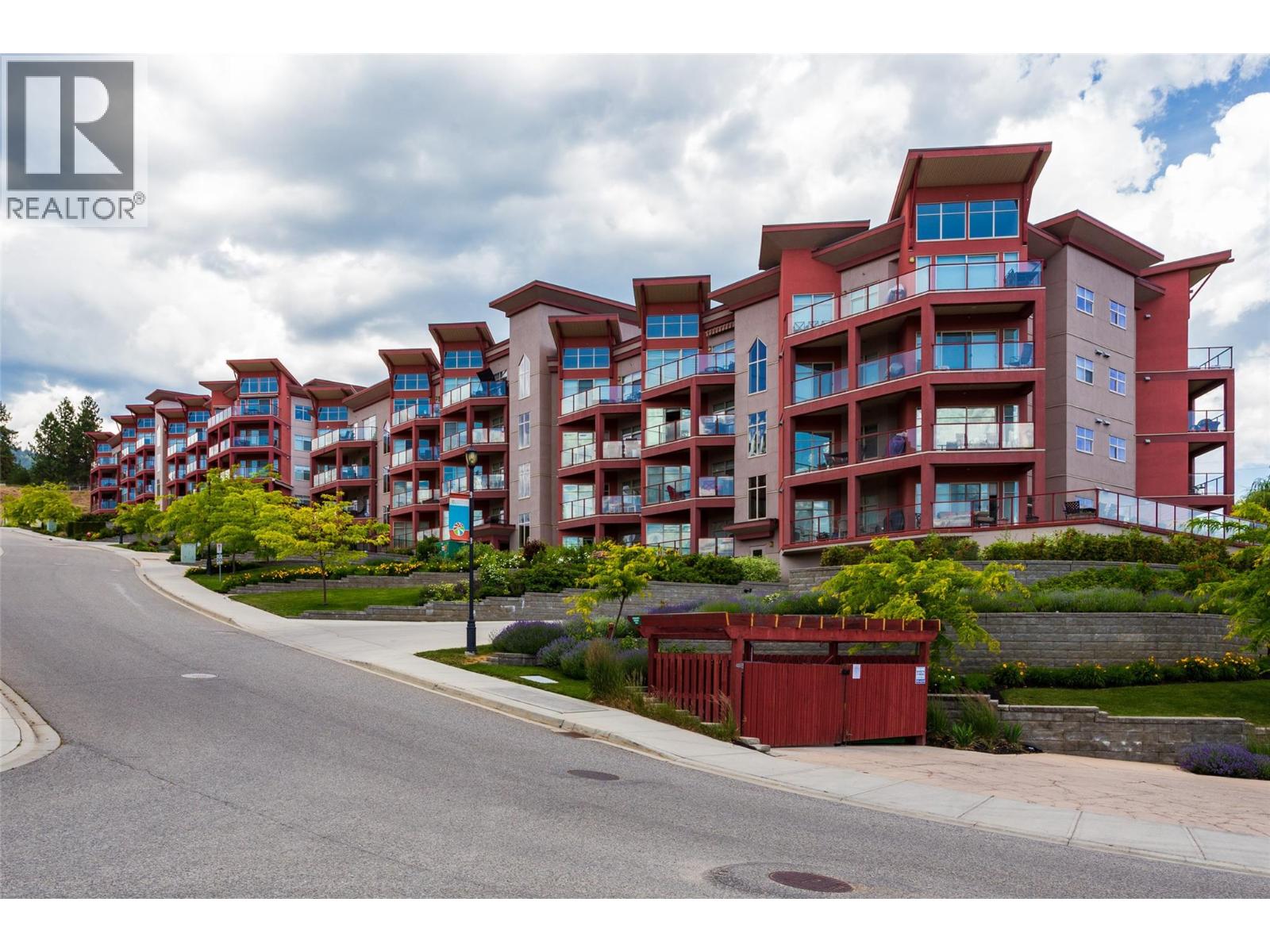 #407 3205 Skyview Lane - 38