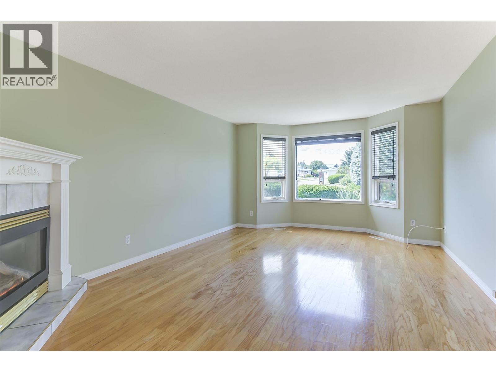 #18 3481 Old Vernon Road - 8