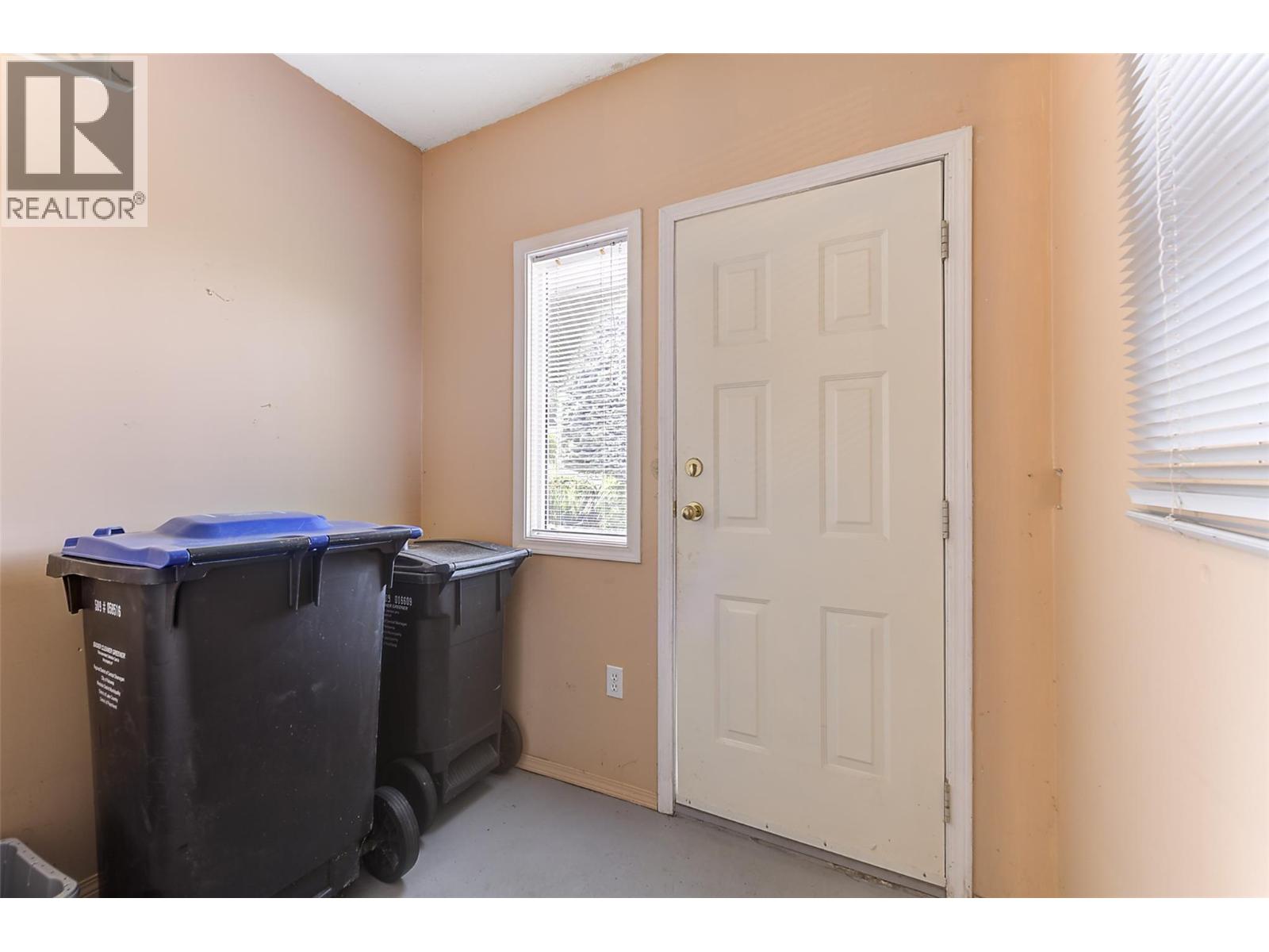 #18 3481 Old Vernon Road - 38