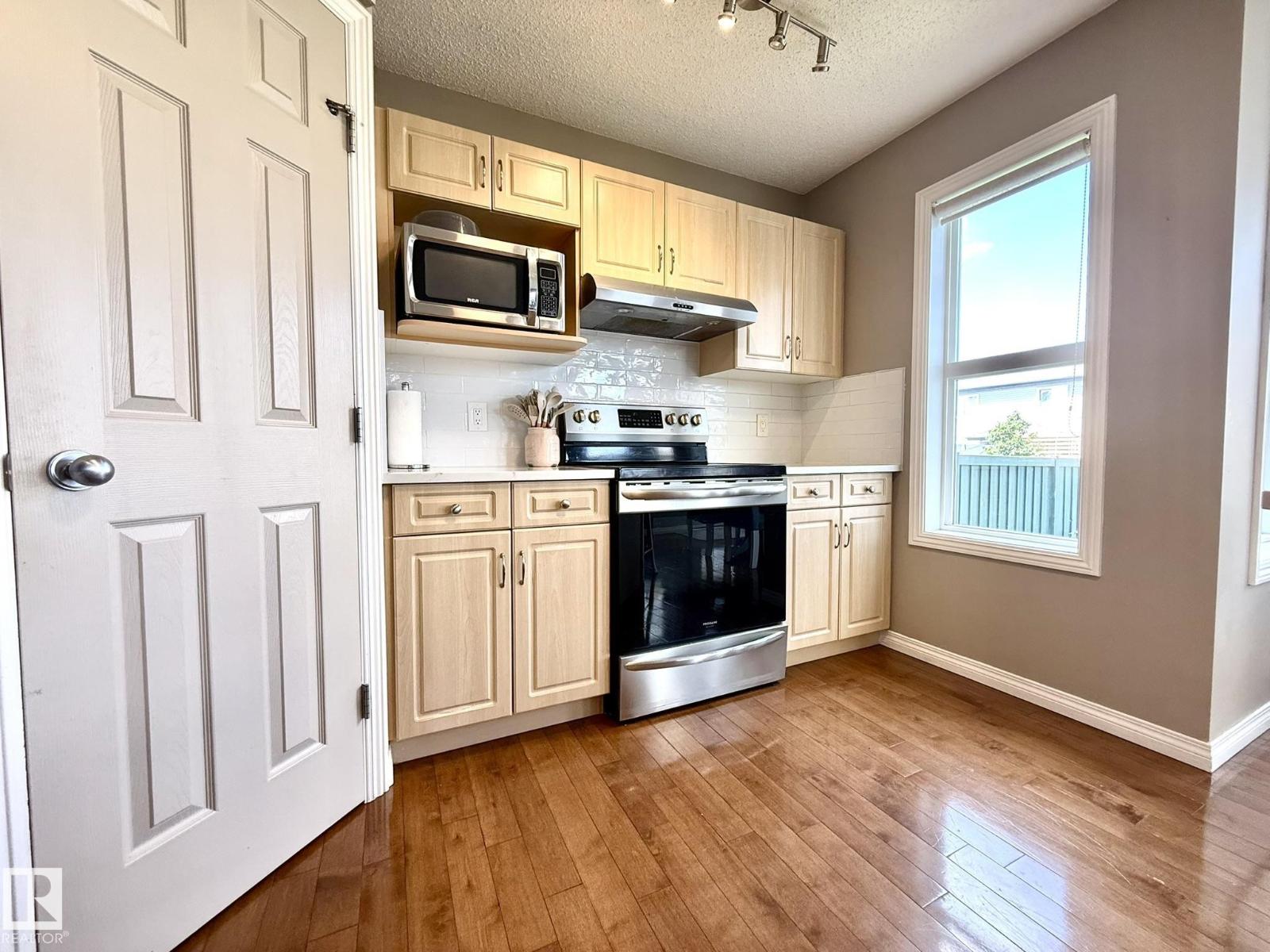 1820 ROBERTSON CR SW - 19