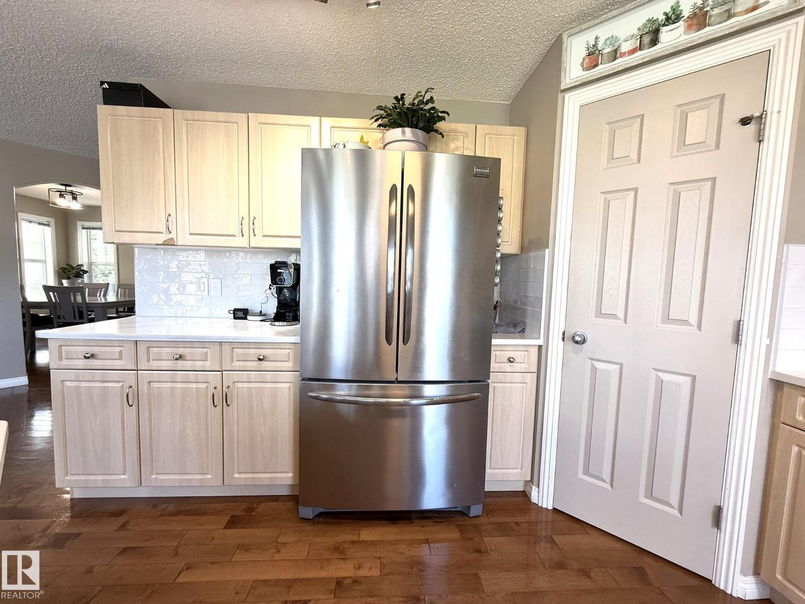 1820 ROBERTSON CR SW - 18
