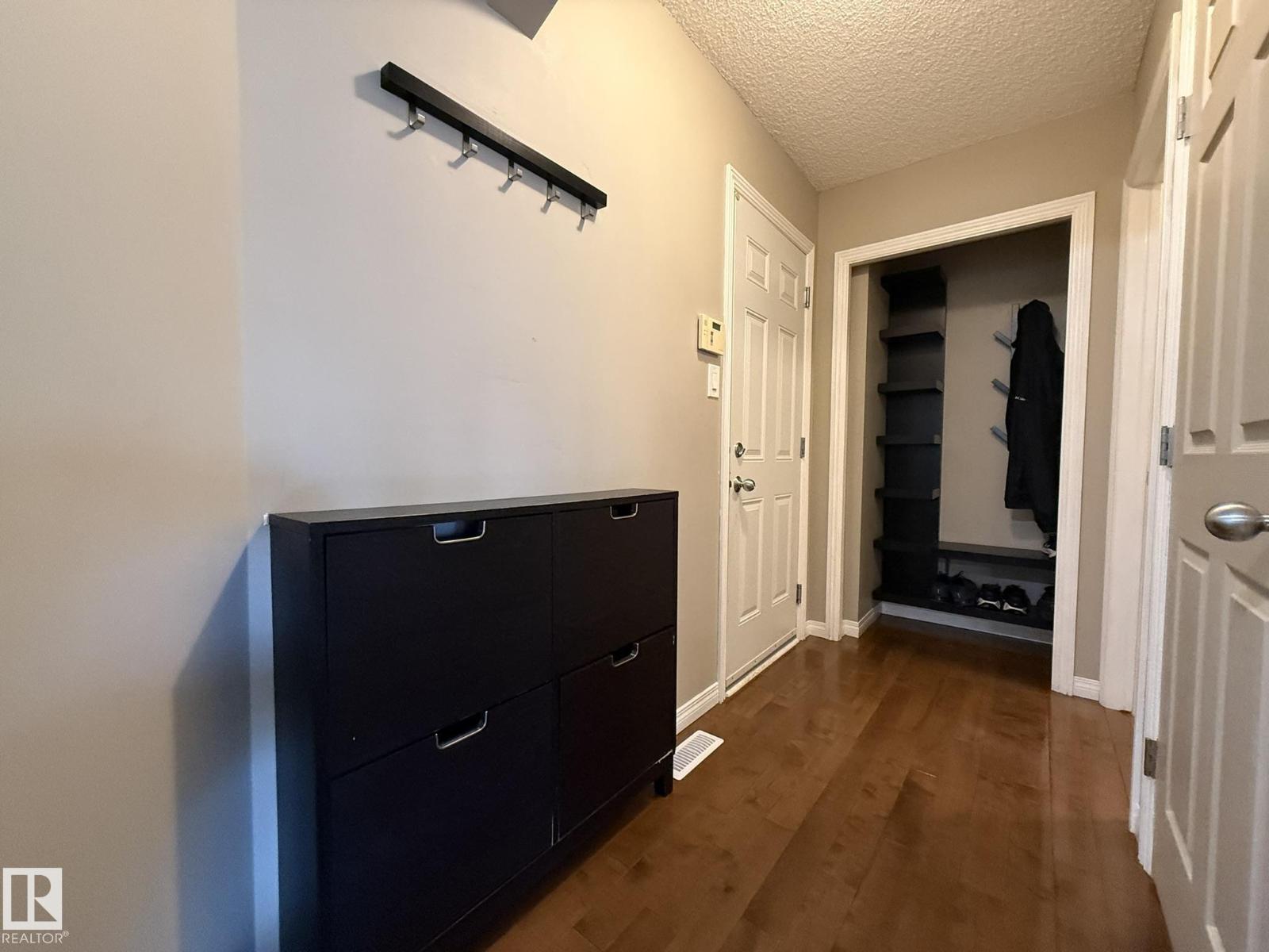 1820 ROBERTSON CR SW - 24