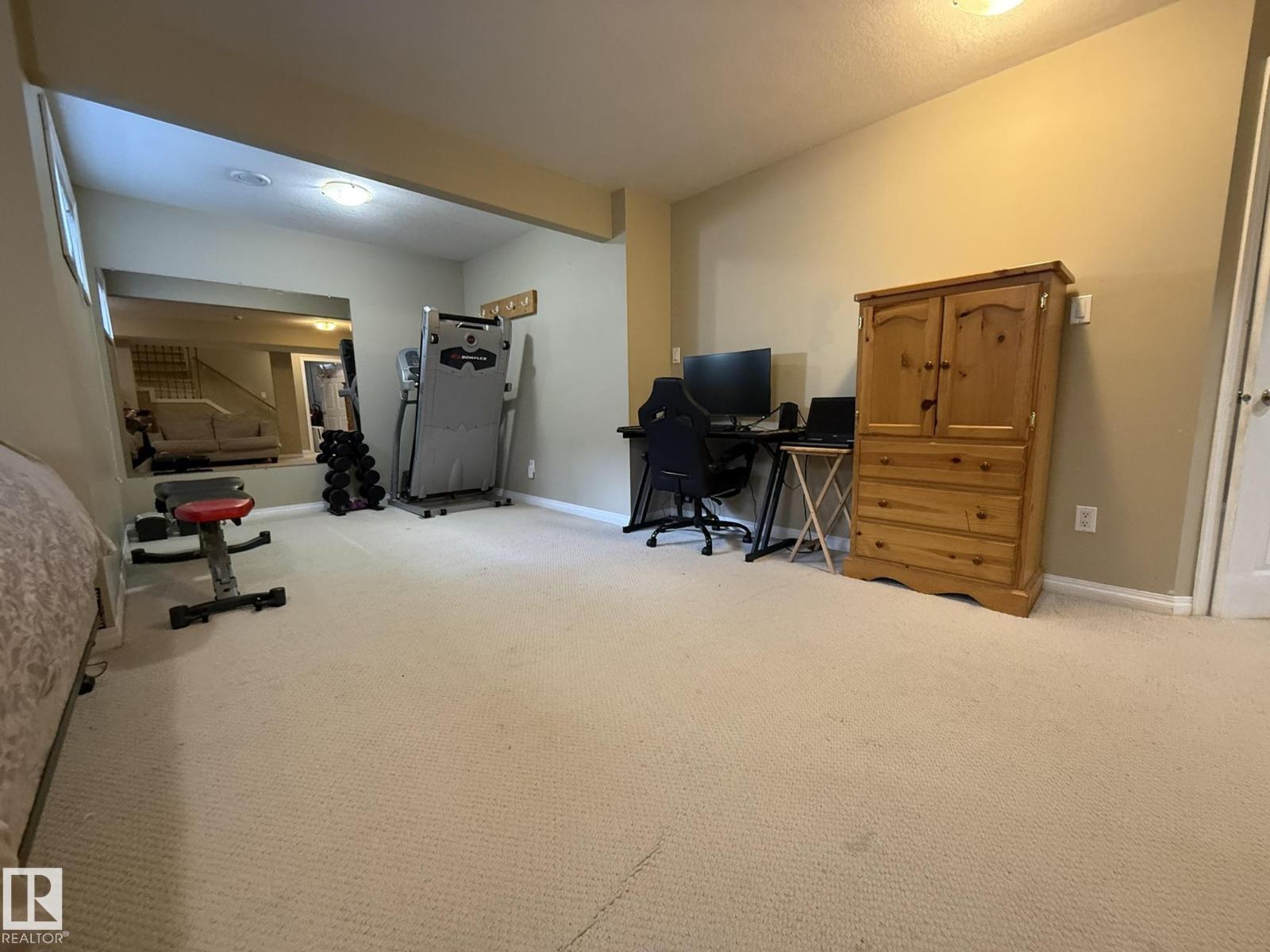 1820 ROBERTSON CR SW - 44