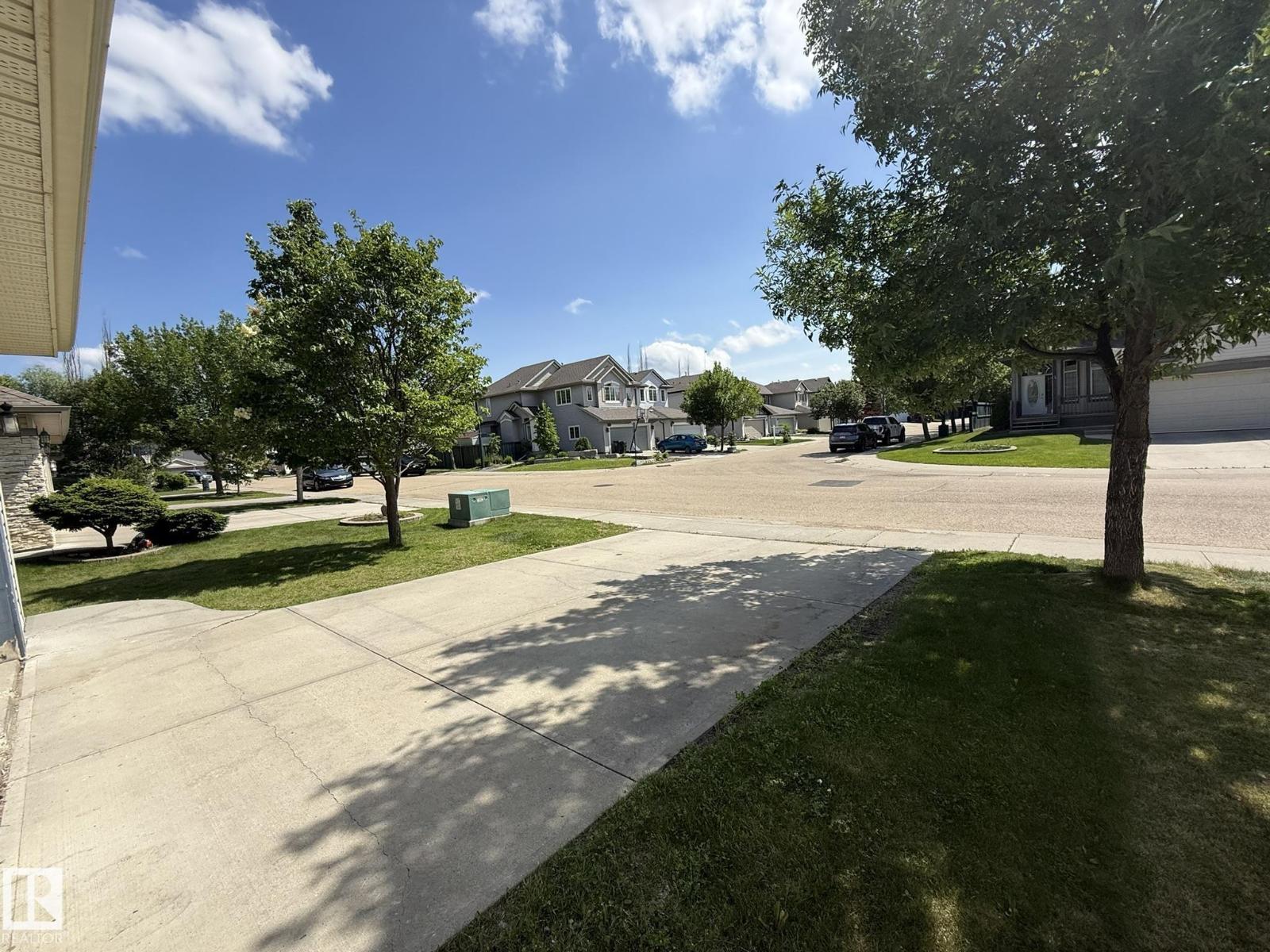 1820 ROBERTSON CR SW - 63