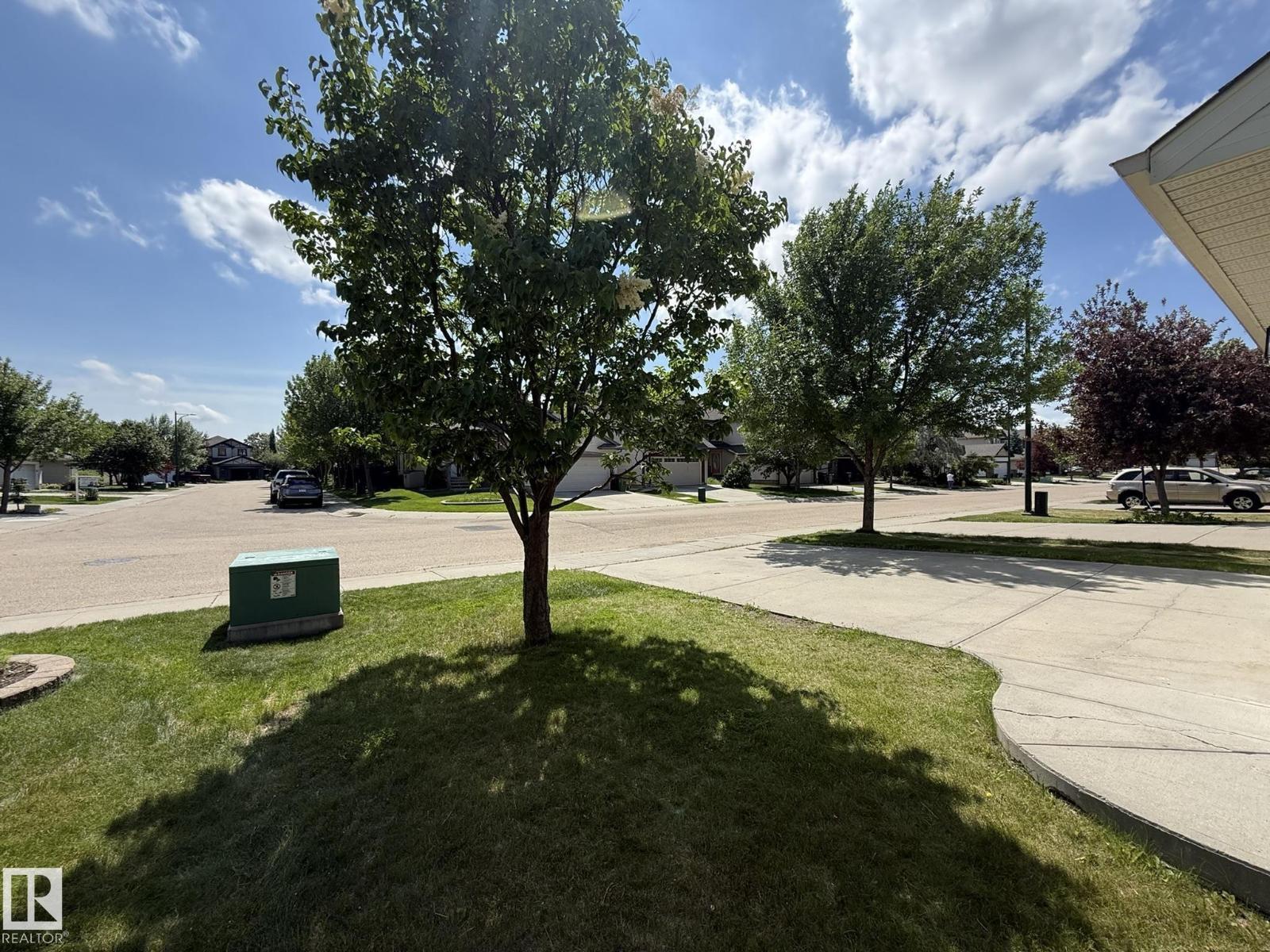1820 ROBERTSON CR SW - 64