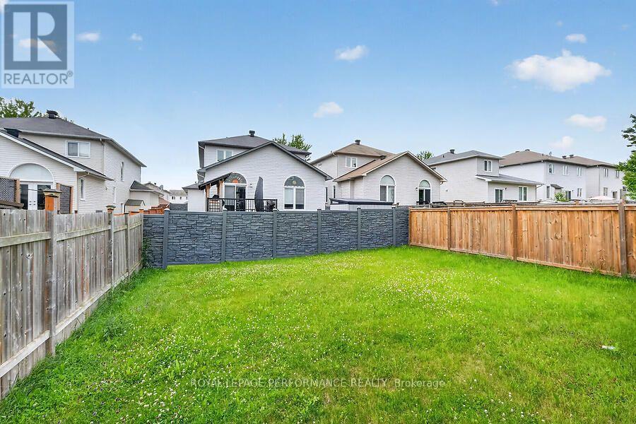266 MICA CRESCENT - 32