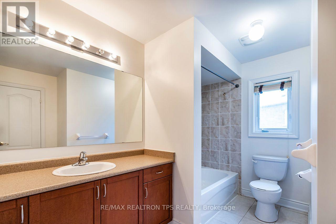 555 KINGSFIELD LOOP - Image 26