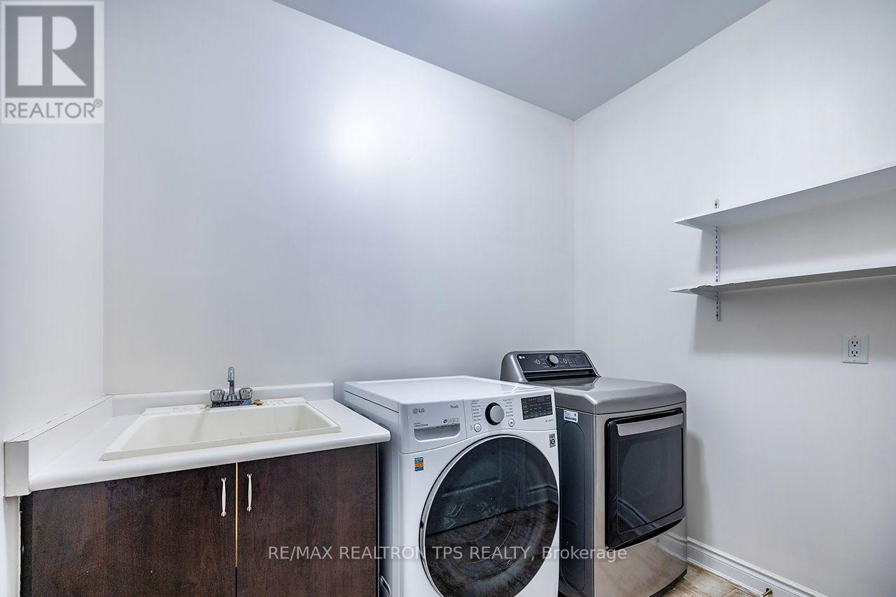 555 KINGSFIELD LOOP - Image 33