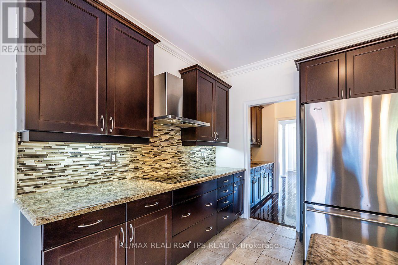 555 KINGSFIELD LOOP - Image 8