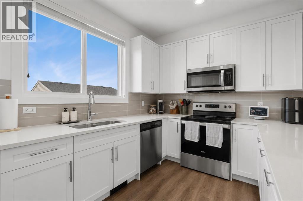 228 Livingston View NE - 13