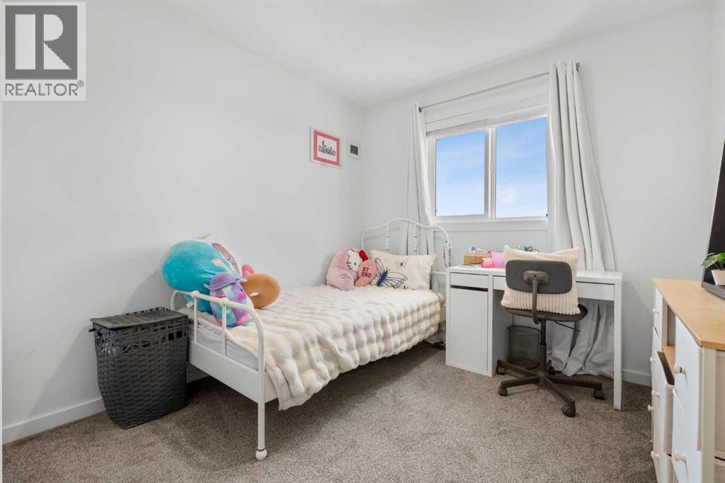 228 Livingston View NE - 18