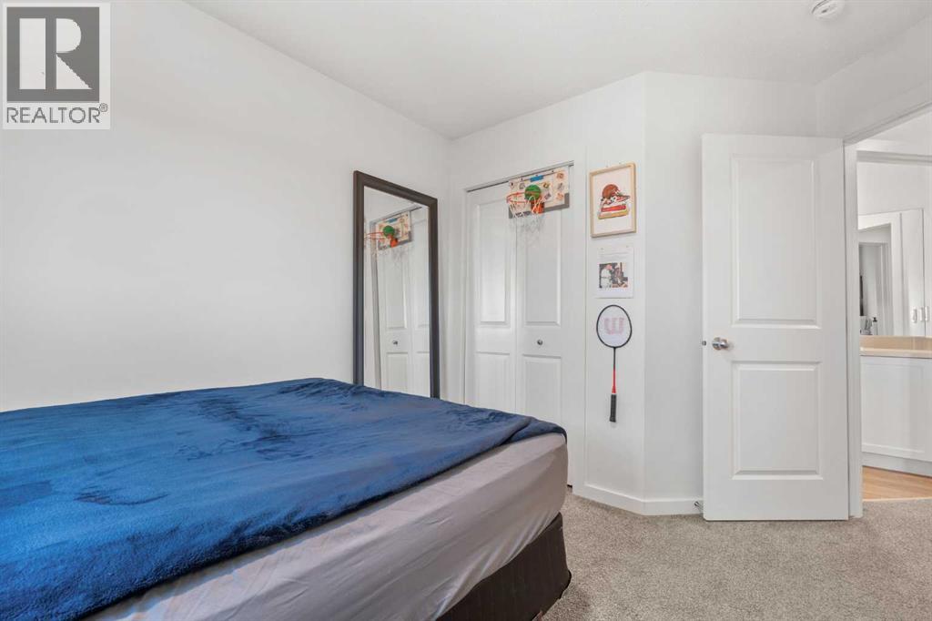 228 Livingston View NE - 19