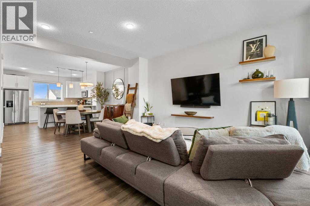 228 Livingston View NE - 5