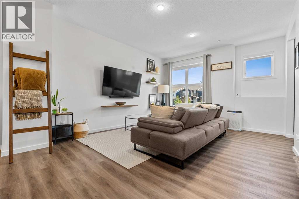 228 Livingston View NE - 4