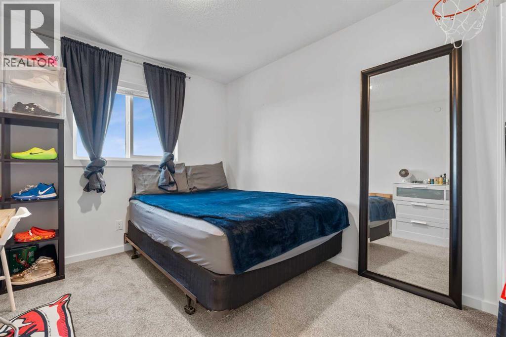 228 Livingston View NE - 20