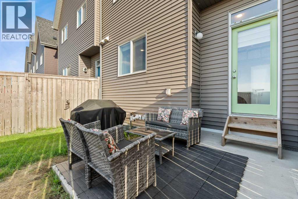 228 Livingston View NE - 27