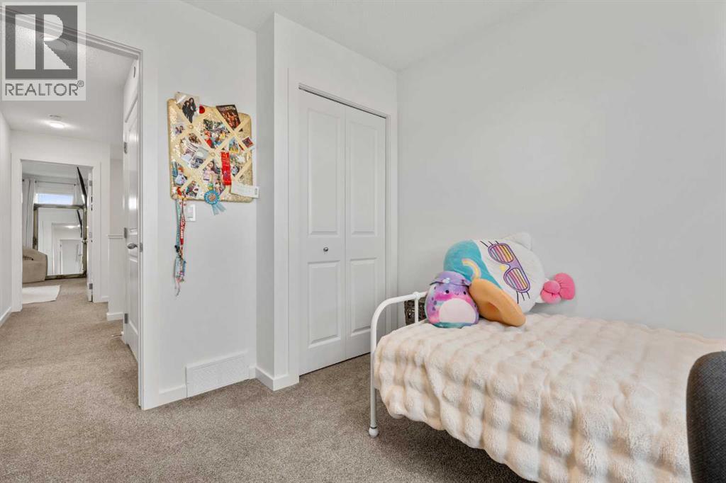228 Livingston View NE - 17