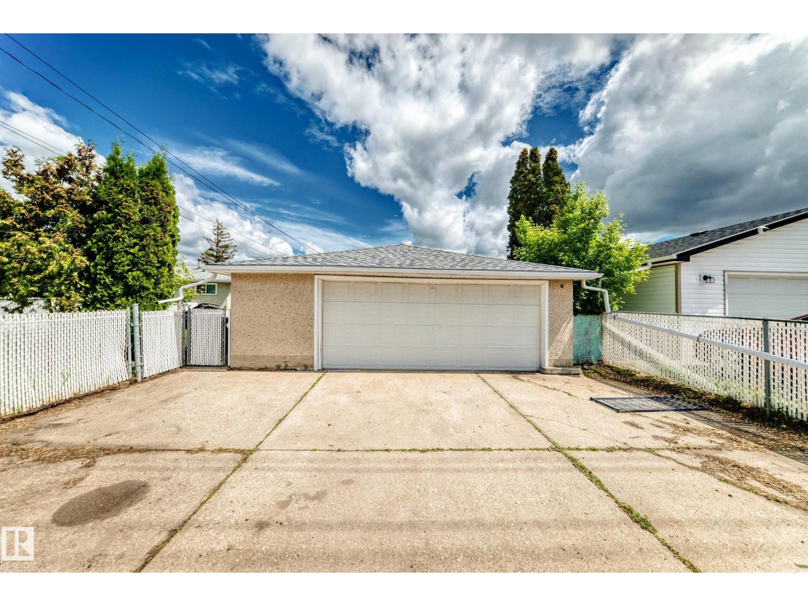 13428 82 ST NW - 39
