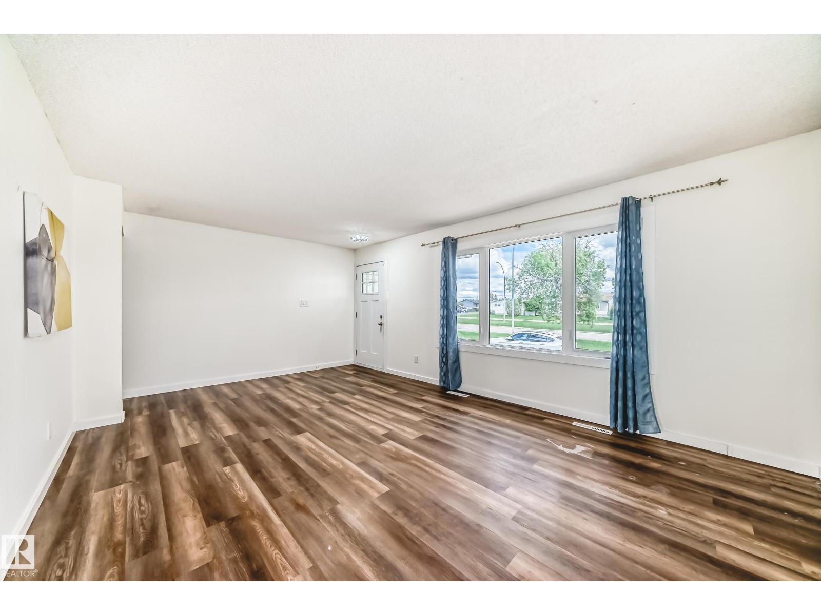 13428 82 ST NW - 8