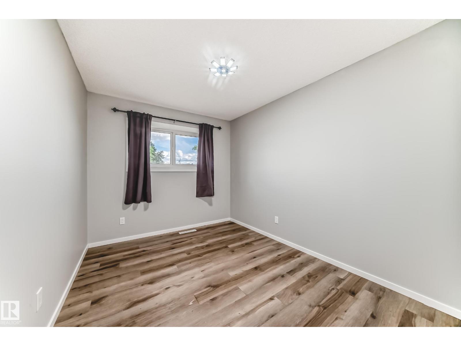 13428 82 ST NW - 22