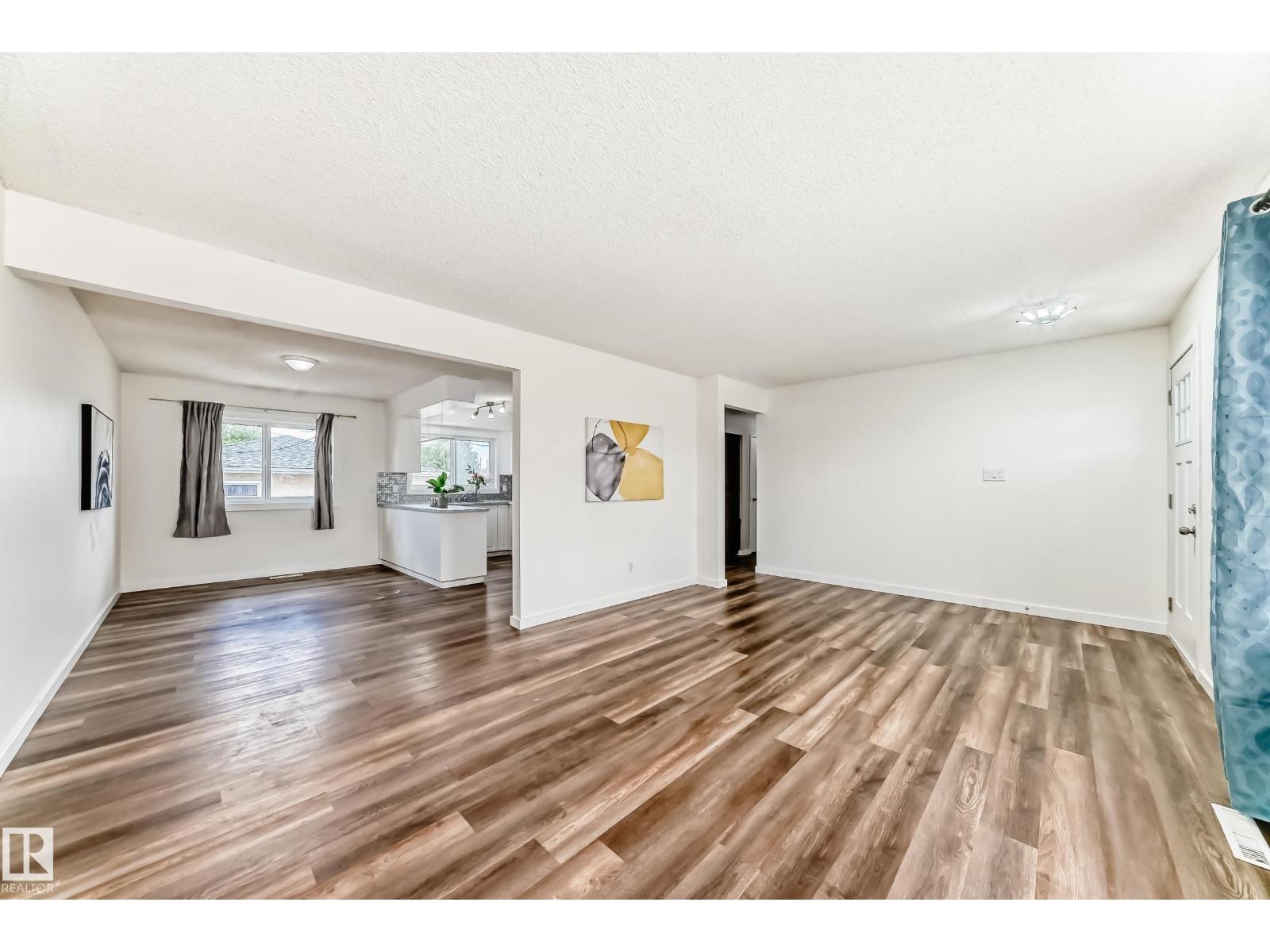13428 82 ST NW - 9