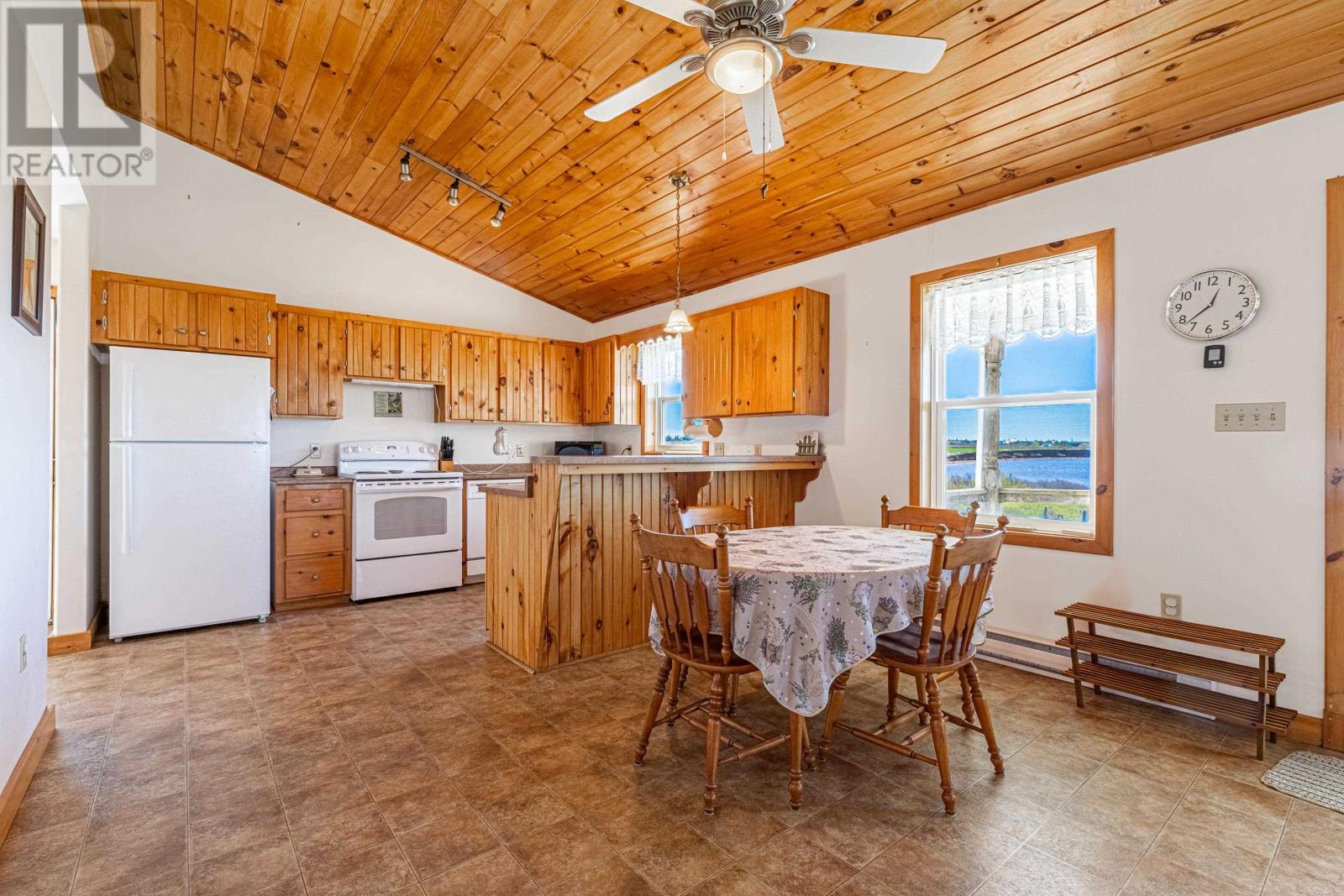 212 BASINVIEW Crescent - 14