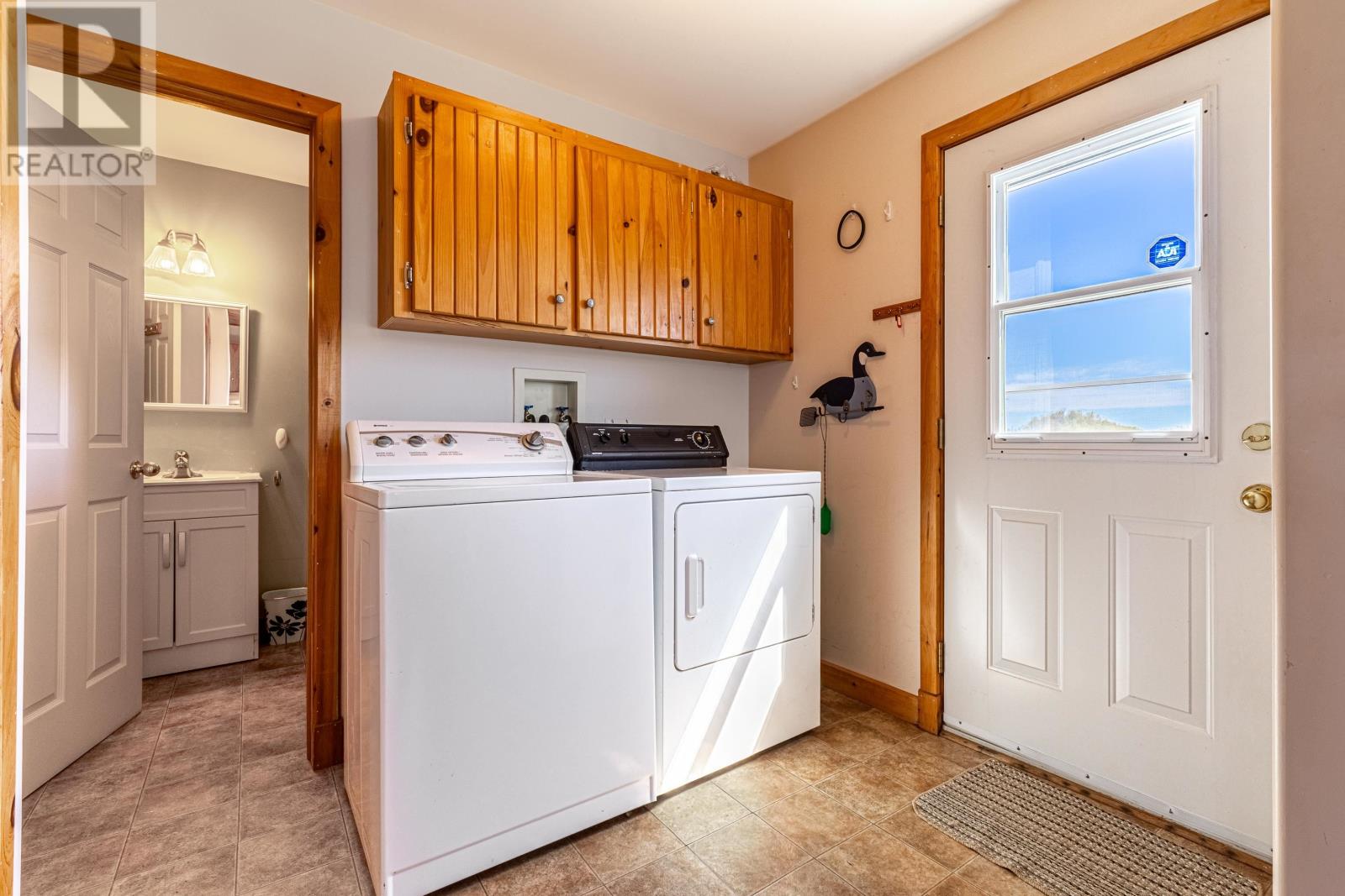 212 BASINVIEW Crescent - 22