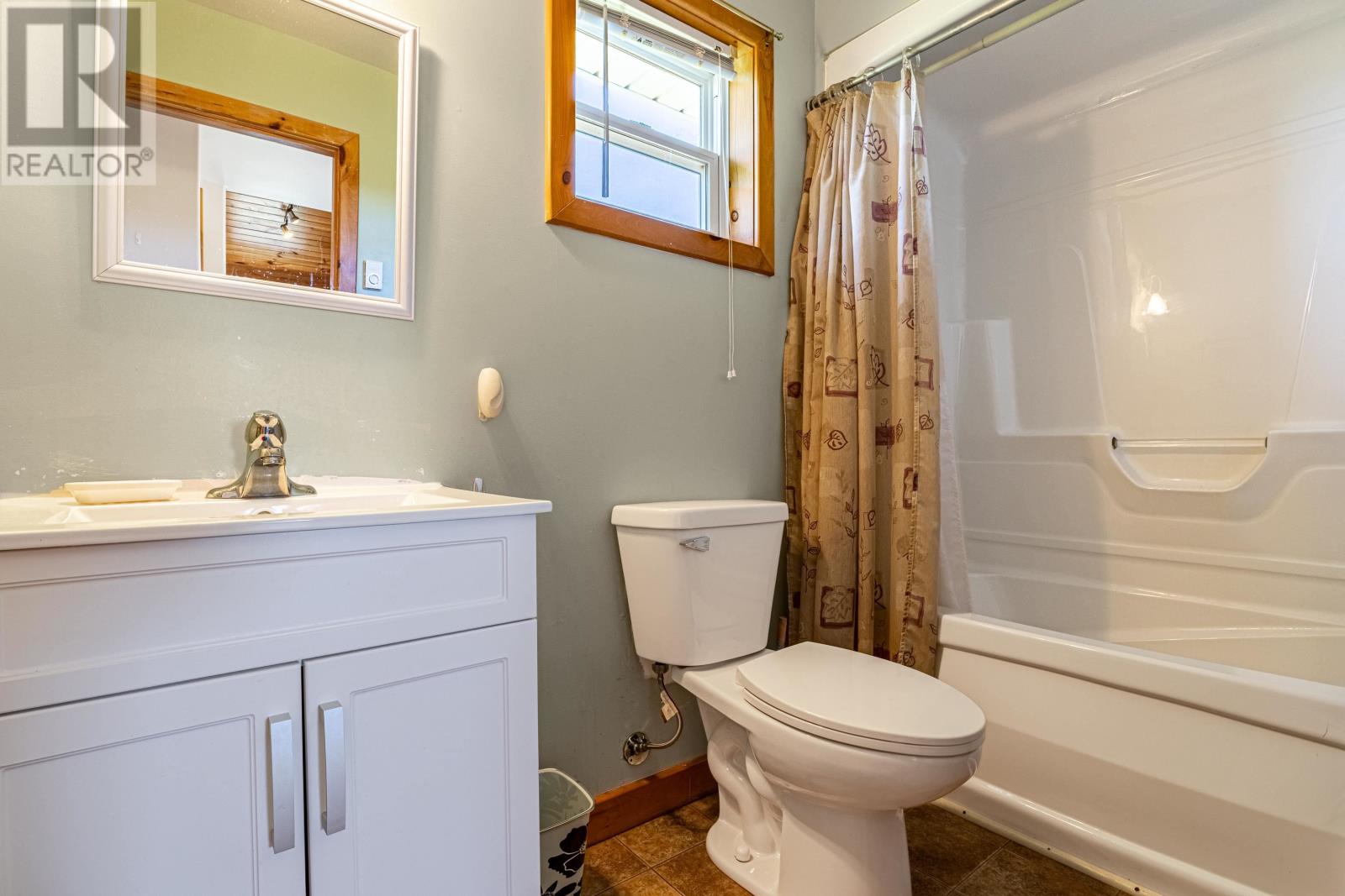 212 BASINVIEW Crescent - 23
