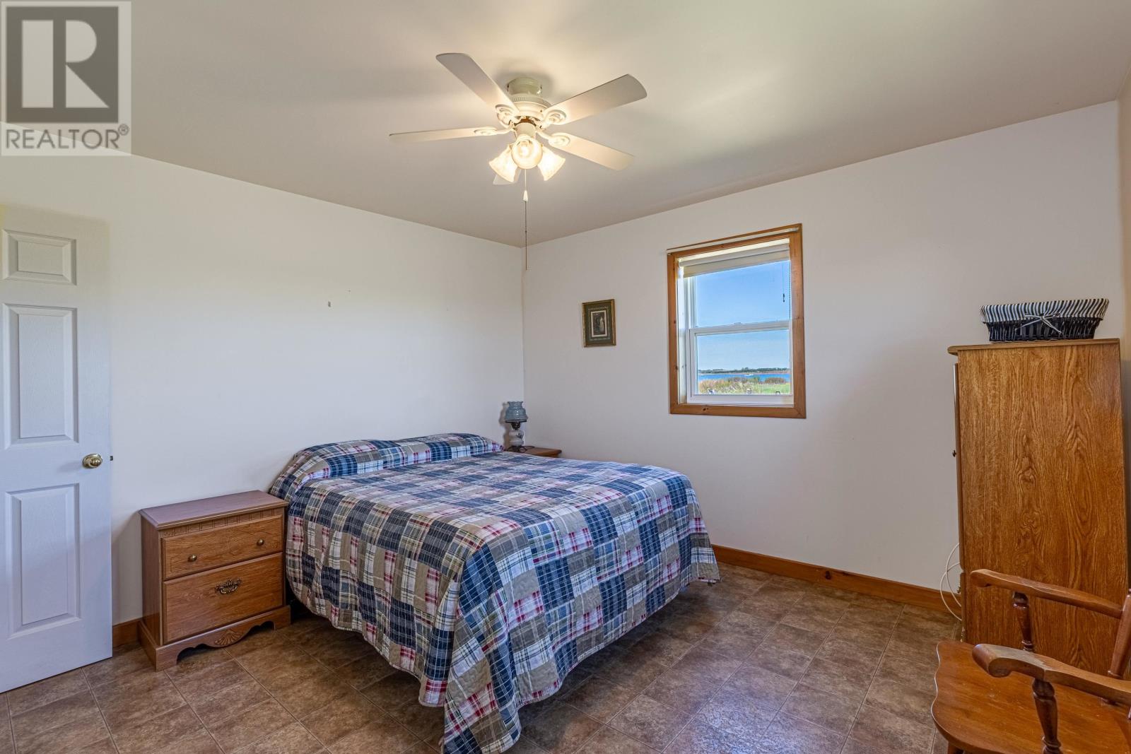 212 BASINVIEW Crescent - 19