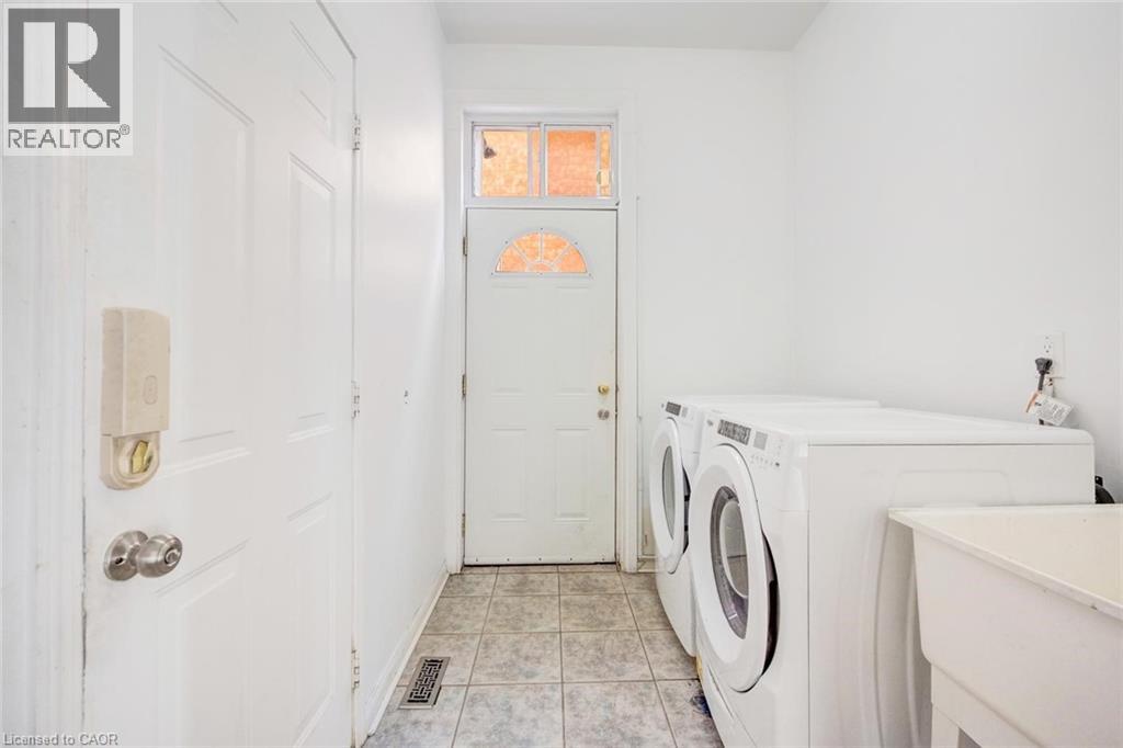8 GANDER Crescent - 37