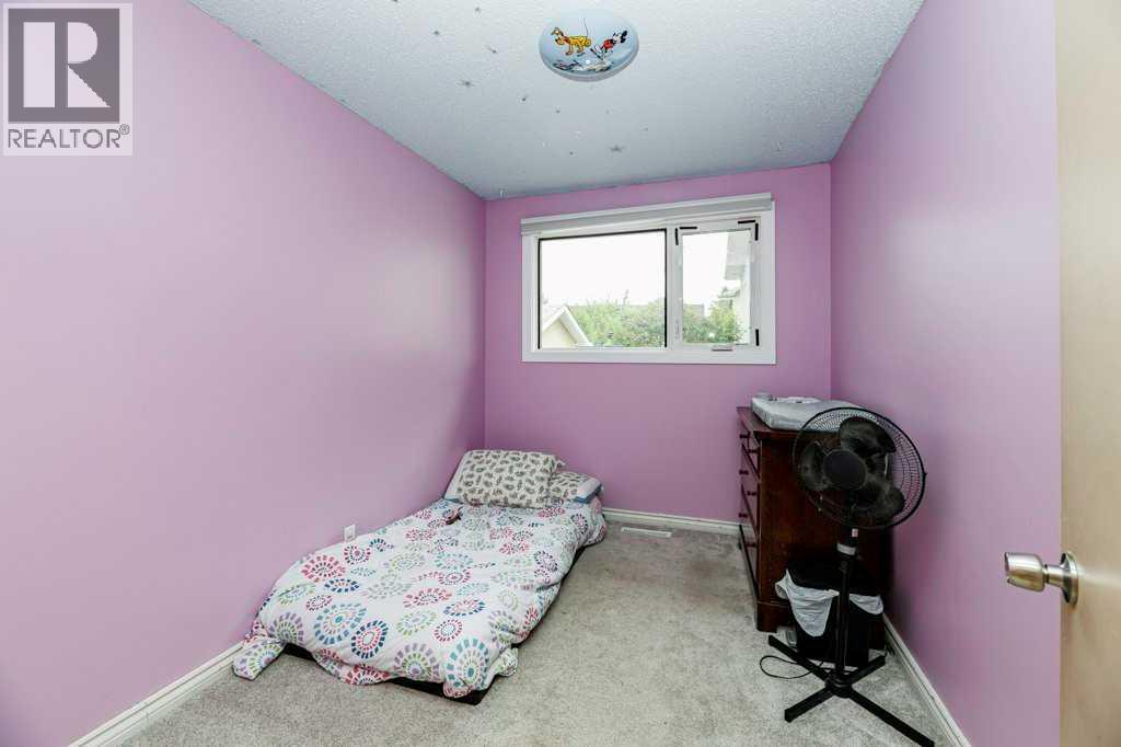 22 McIntosh Avenue - 11