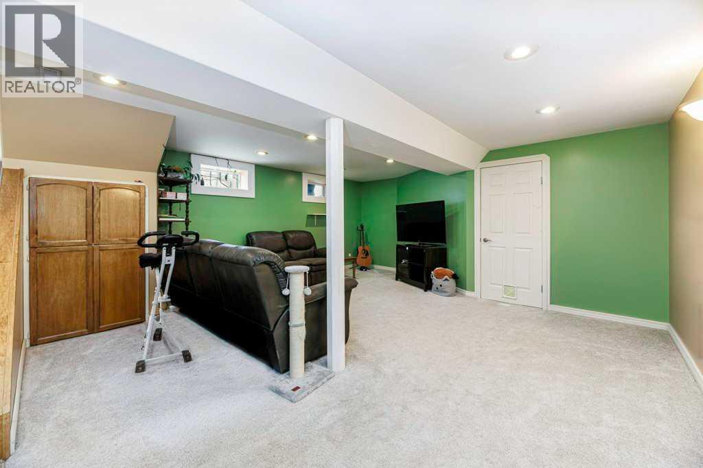 22 McIntosh Avenue - 15